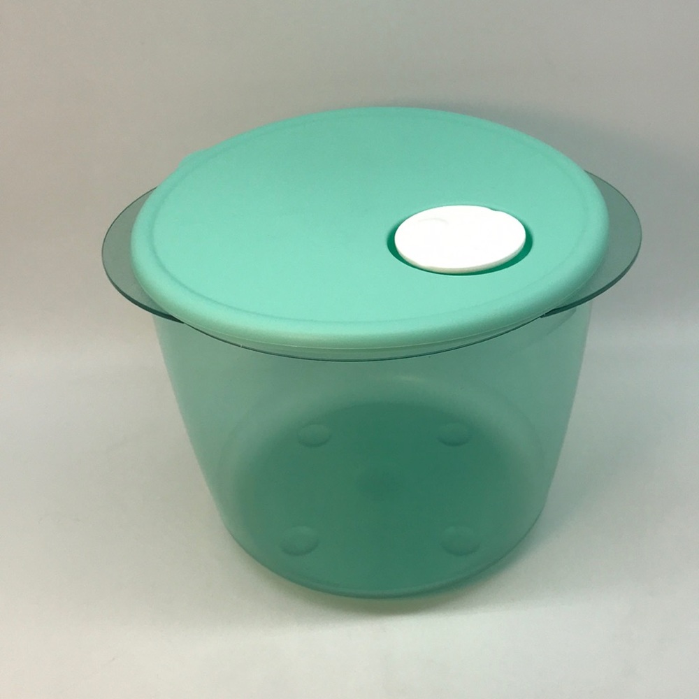 Tupperware CrystalWave Round Plus Containers 2-PC - Picture 5 of 16